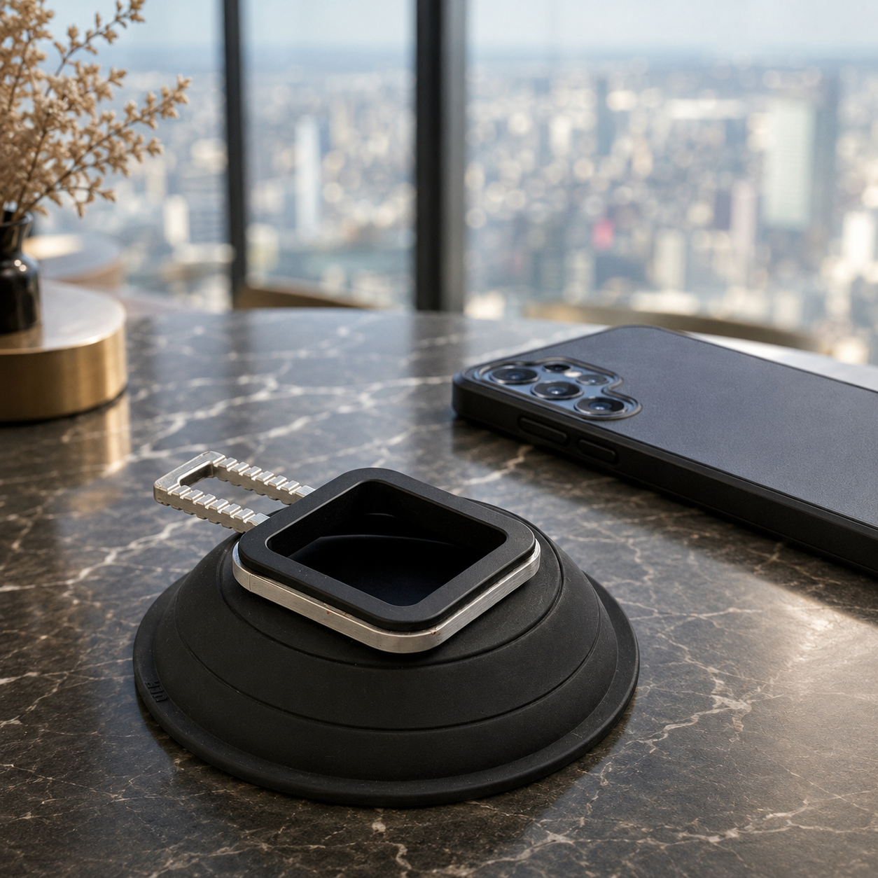 ULHmobile: Handheld Clip