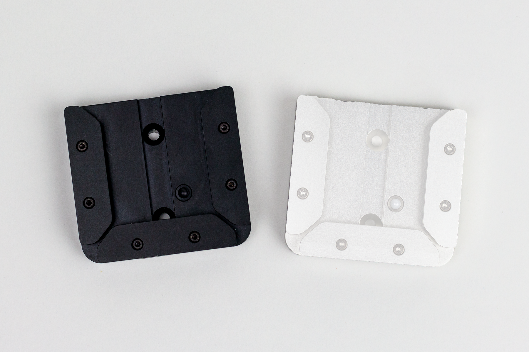 ARMS ウォールバッジ HNGR Camera Wall Plate – Ultimate Lens Hood