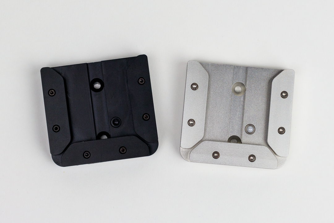 ARMS ウォールバッジ HNGR Camera Wall Plate – Ultimate Lens Hood